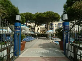 Въезд в отель EXCELSIOR (JESOLO) 4*