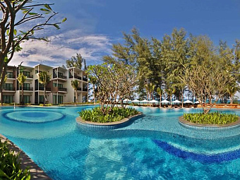 Отель HOLIDAY INN RESORT PHUKET MAI KHAO BEACH 4*
