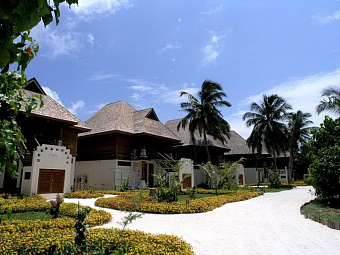   OLHUVELI BEACH & SPA RESORT 4*