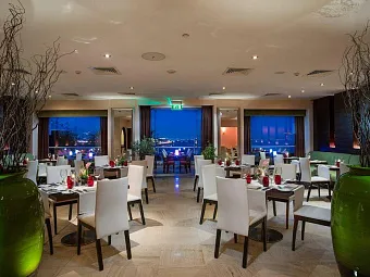 Crowne Plaza Muscat 4*