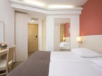 VALAMAR CRYSTAL 4*