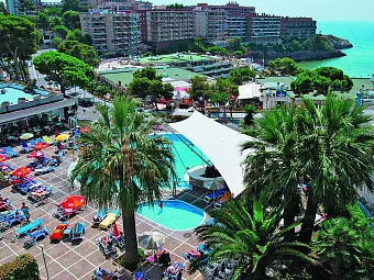 Бассейн и пляж в отеле 4R SALOU PARK RESORT I 4*