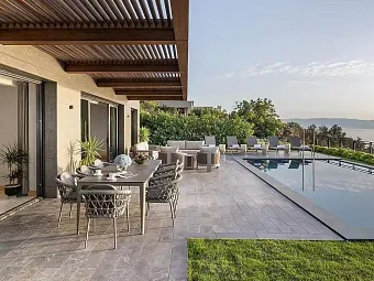 Six bedroom duplex apartment with pool