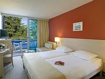 VALAMAR CRYSTAL 4*